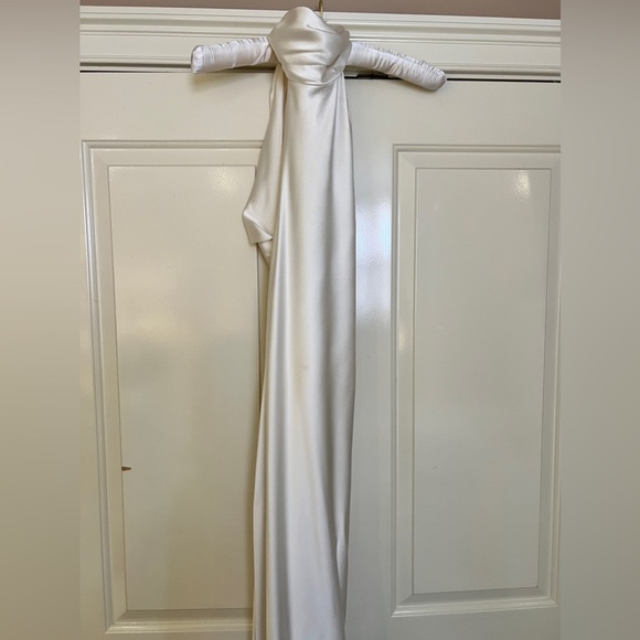 Brandon Maxwell open-back silk charmeuse halter neck gown. - Picture 6 of 9